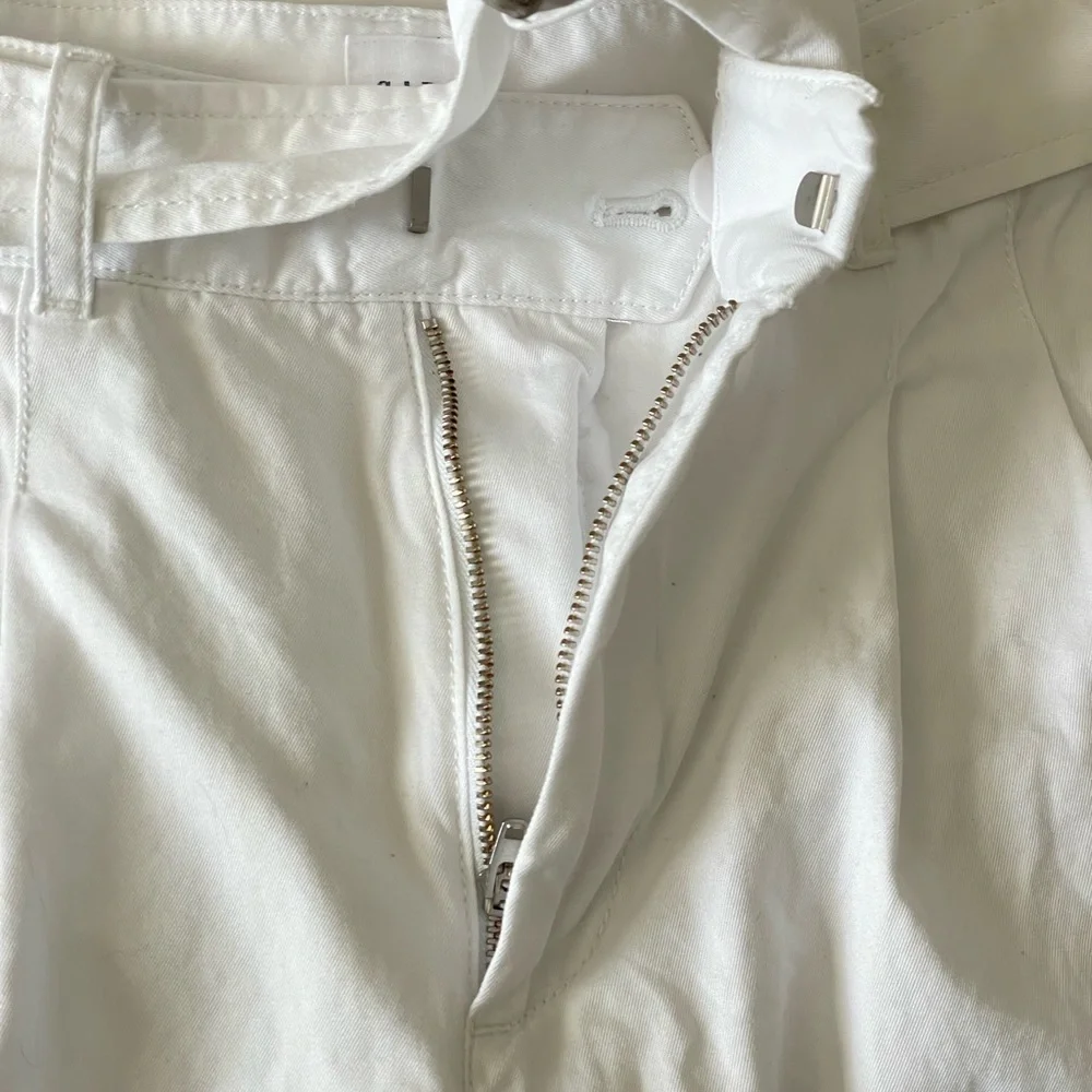 NWOT GAP Women's High Rise Denim Shorts White W/ Belt Sz 2
